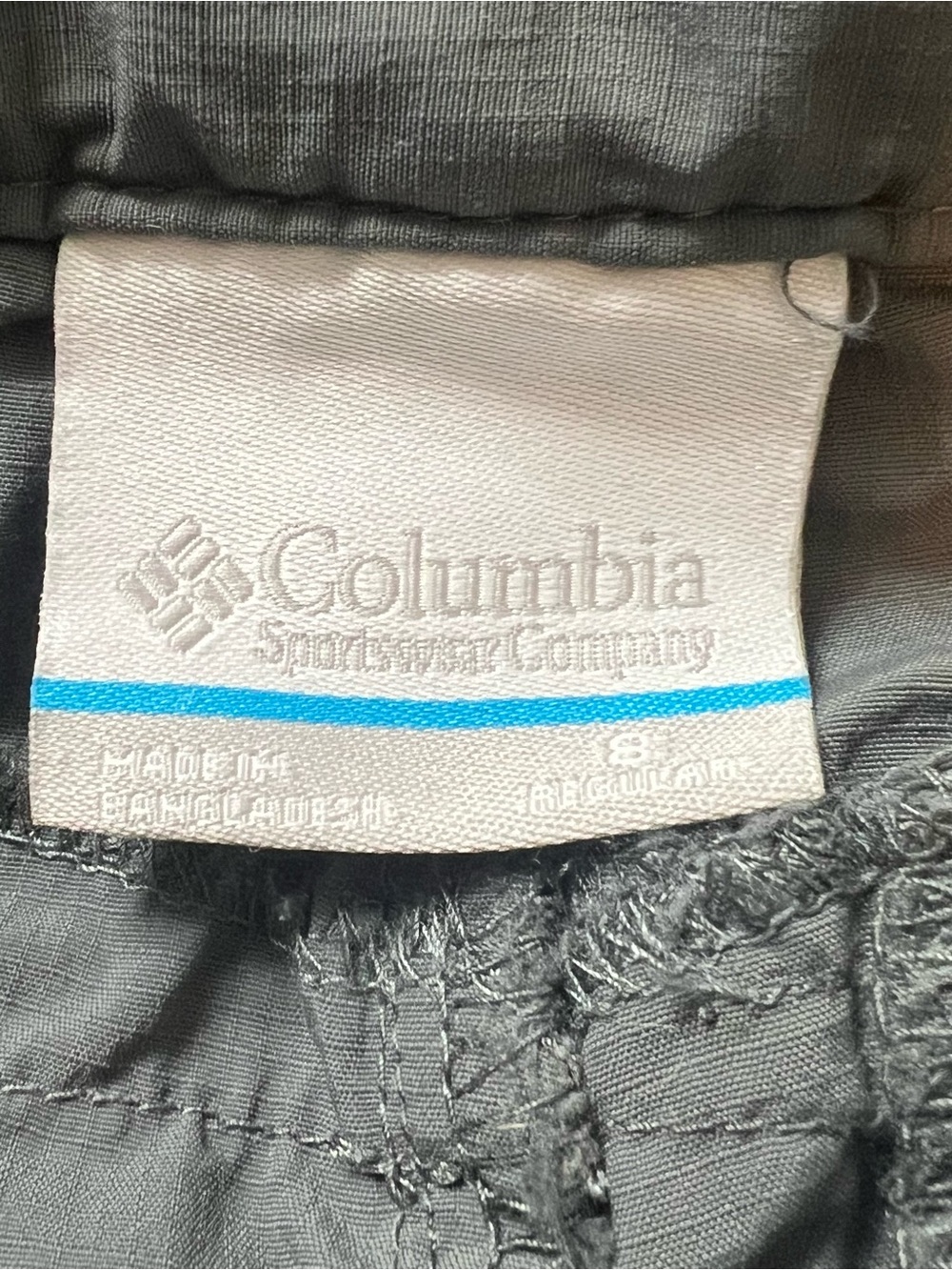 Women's Columbia Gray Convertible Hiking Pants, Size 8. - Picture 6 of 7